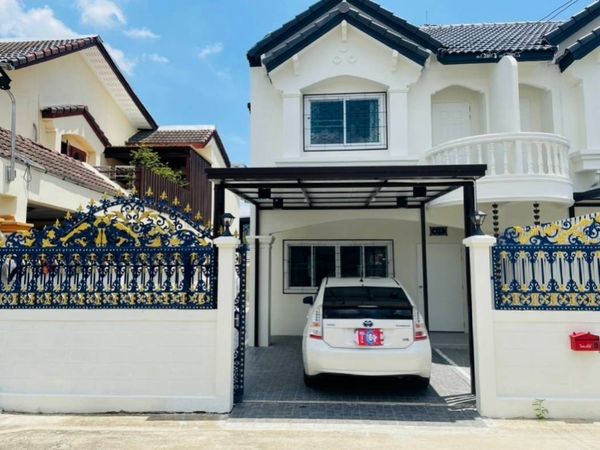 Townhouse for rent near Central Bangna, only 6 minutes.