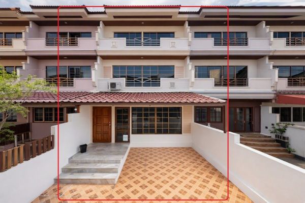 50% discount. 3 Storeys Townhome with 5Beds 5Baths near MR.DIY RatPhatthana Soi MisTeen and PT SaphanSung1 22sq.wah 250sq.m. usable area,