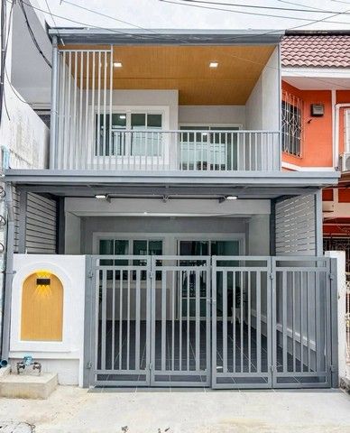 2-story townhouse for sale, Baan Rattanathibet, area 16 square meters, next to Central Westgate, next to the BTS.