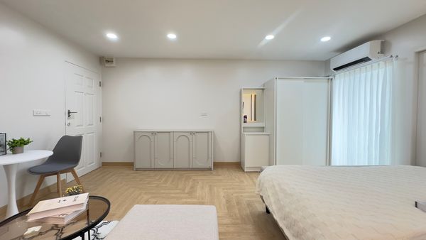 Pets allowed II 💖🐶🐱 𝗝𝗪 𝗦𝘂𝗶𝘁𝗲 Chokchai 4 | 🔥 Who is looking for a condo at a good price? Lat Phrao location allows pets. Let me tell you, this room is really worth it!