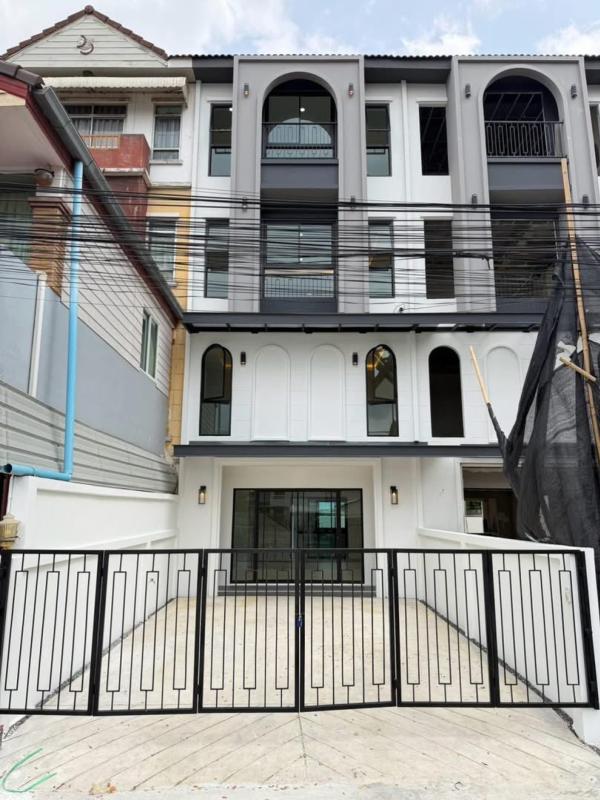 ขายทาวน์โฮม 4 ชั้น ลาดพร้าว 110 รีโนเวทใหม่ คลองจั่น เขต บางกะปิ กรุงเทพ CX-173182