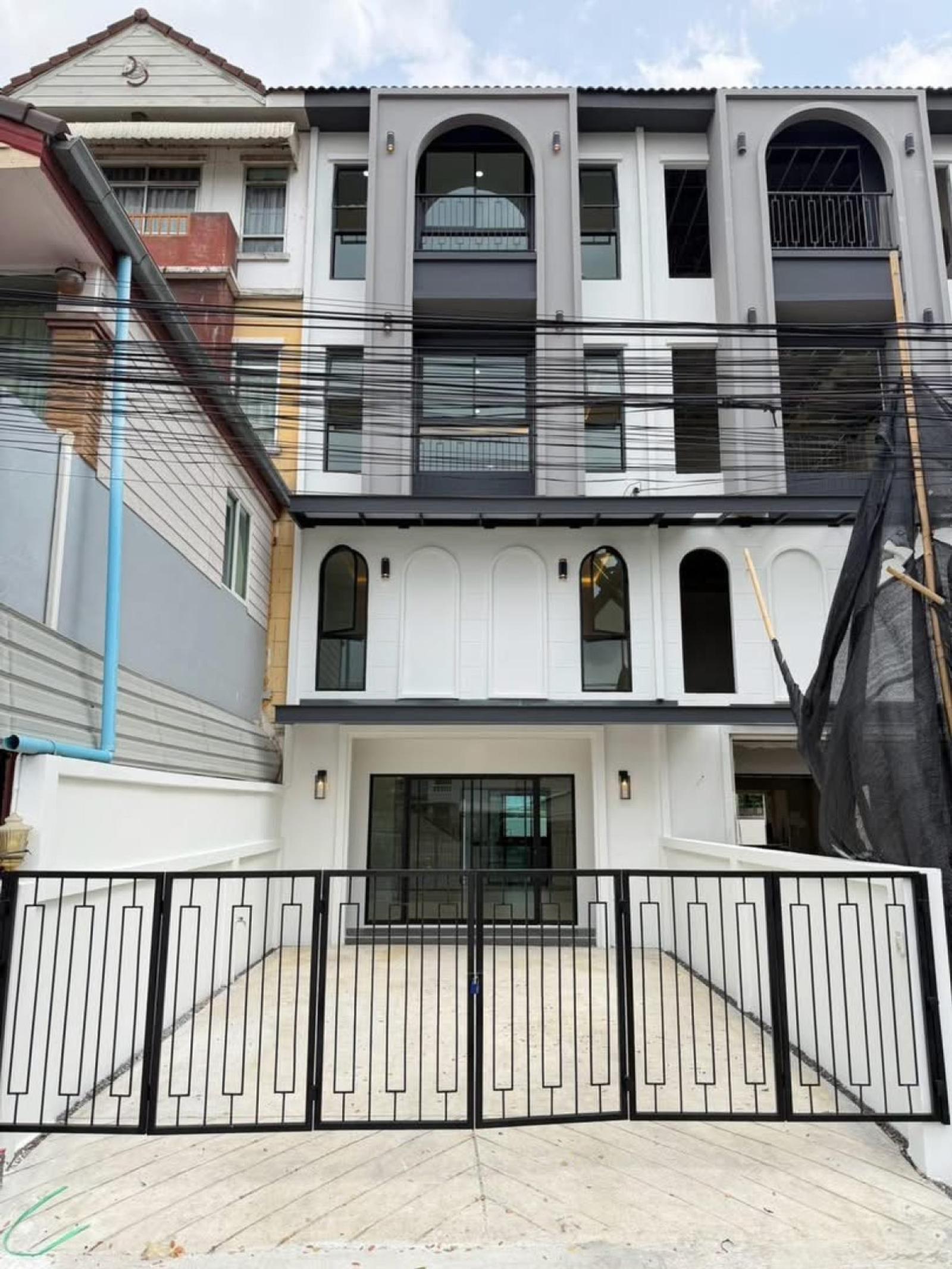 For Sale 4- Story Townhouse in lat Phrao 110 , newly renovated , Khlong Chan , Bang Kapi , Bangkok , CX-173182 For Sale 4- Story Townhouse in lat Phrao 110 , newly renovated , Khlong Chan , Bang Kapi , Bangkok , CX-173182