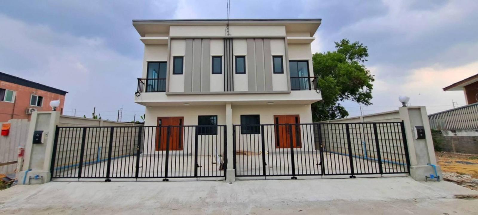 For Sale Newly built corner-unit townhome, 25 sq. wah. , Khlong Song , khlong Luang , Pathum Thani , CX-173477