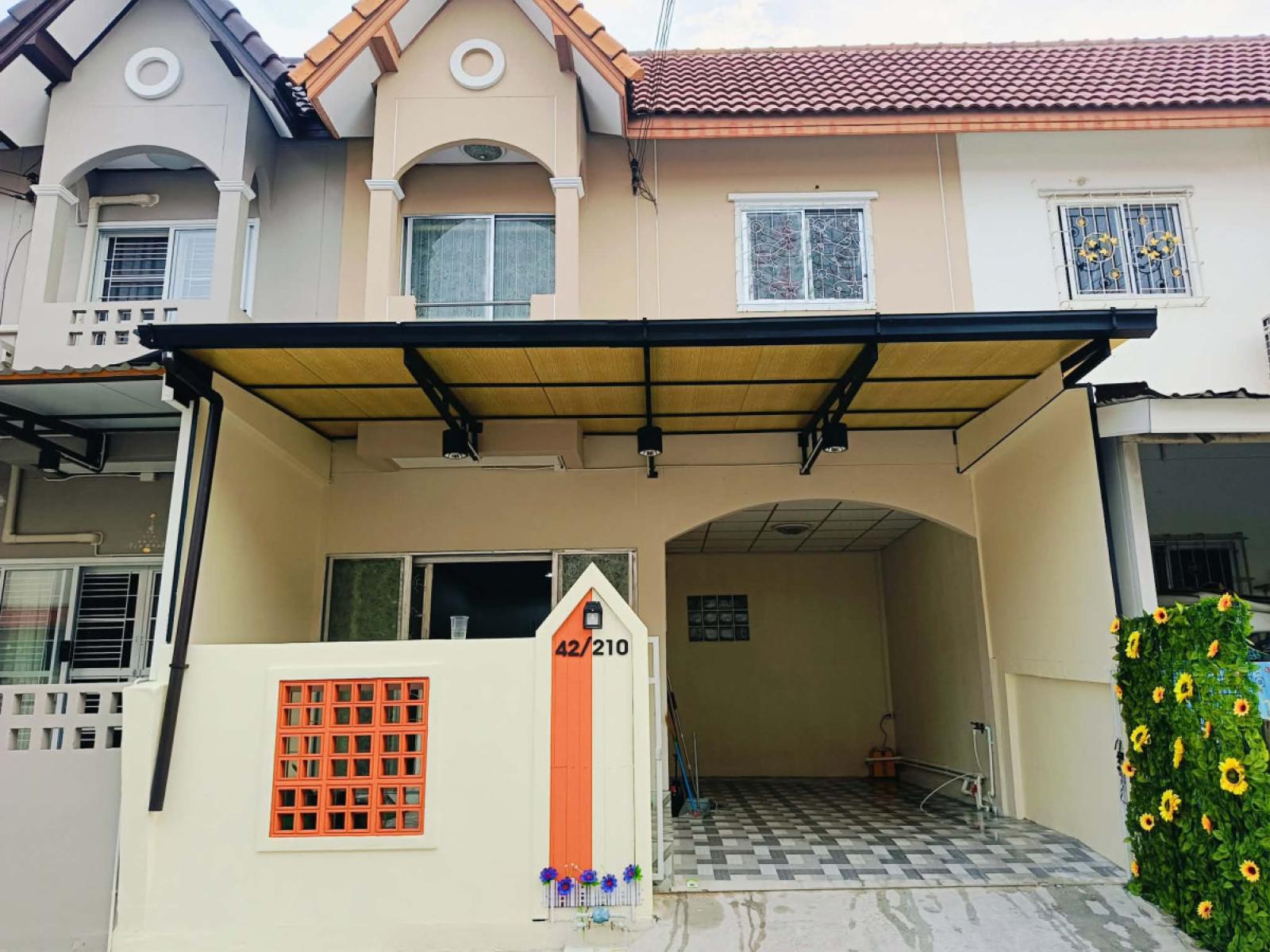 For Sale Townhouse/Townhome  , Arun Thong Village 2 Soi Petchkasem 69 , wide frontage , Nong Khaem , Nong Khaem , Bangkok , CX-172737