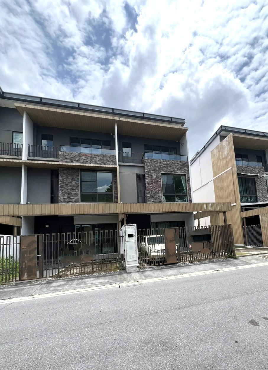 For sale: Landmark Ekkamai-Ramintra Sukonthasawat, near Ekkamai-Ramintra Expressway, Chokchai School. For sale: Landmark Ekkamai-Ramintra Sukonthasawat, near Ekkamai-Ramintra Expressway, Chokchai School.
