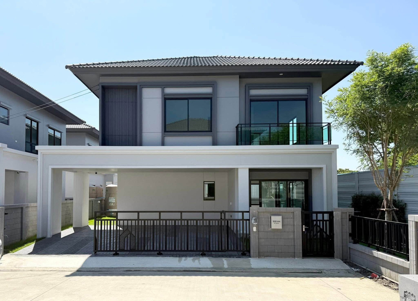 บ้านเดี่ยว บริทาเนีย บางนา-ศรีวารี  บ้านหลังริม ตกแต่งสไตล์ Modern ว่างพร้อมให้เช่า 