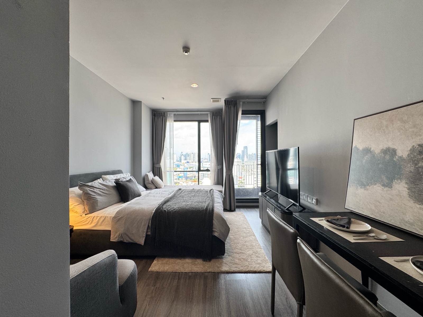 Large studio 30 sq m.