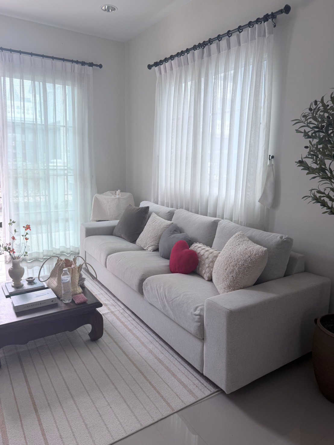 2-story semi-detached house for rent, brand new condition. Fully decorated, ready to move in with your bags! 2-story semi-detached house for rent, brand new condition. Fully decorated, ready to move in with your bags!
