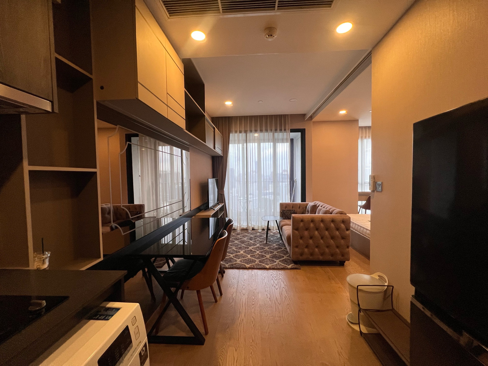 Ashton Chula Silom ชั้น สูง ห้องสวย  ขนาด 34 ตารางเมตร   1 นอน 1 น้ำ  เฟอร์นิเจอร์ บิ้วอิน   มีเครื่องใช้ไฟฟ้าครบ  ซื้อไป ปล่อยเช่าได้ เลย                🔥ขาย 8.79 ล้านบาท🔥โทร 0614162636 – รูปที่ 2