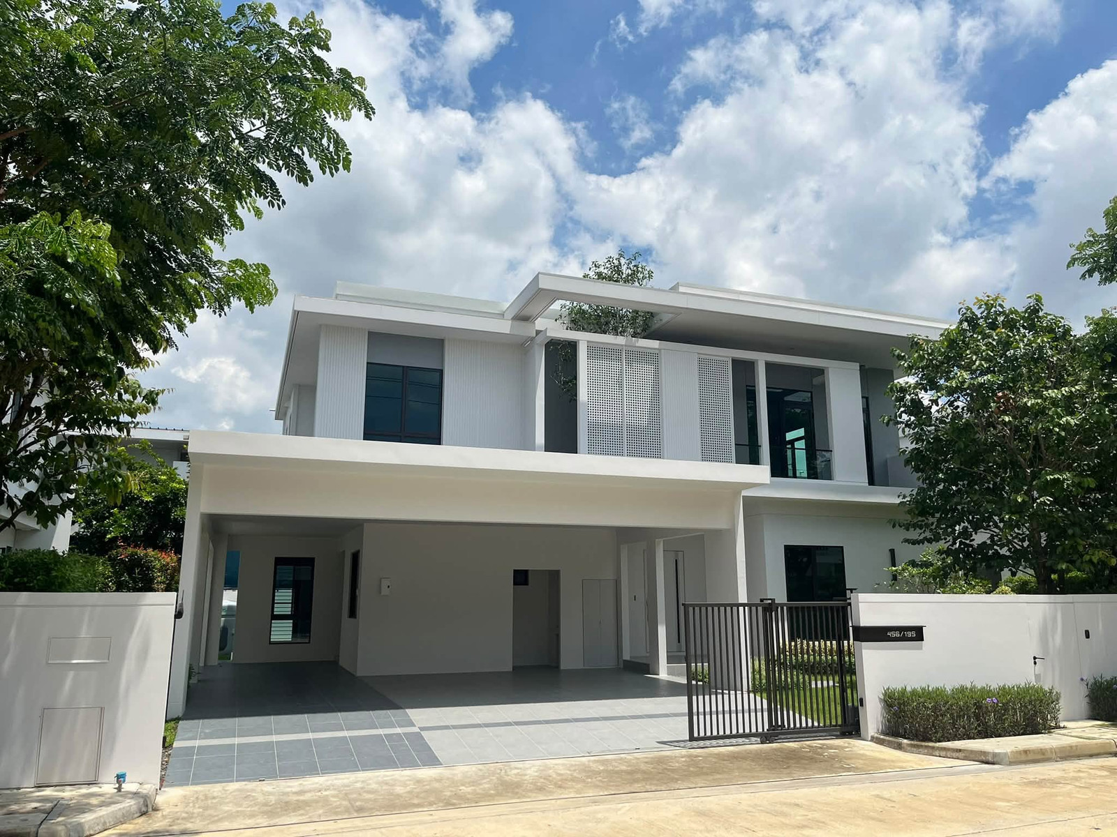 🏡 ให้เช่า 𝗠𝗔𝗡𝗧𝗔𝗡𝗔 𝗕𝗔𝗡𝗚𝗡𝗔 𝗞𝗠.𝟭𝟱 | 𝟰 𝗕𝗘𝗗𝗥𝗢𝗢𝗠𝗦 | 288 ตร.ม. | 4 ห้องนอน 5 ห้องน้ำ | 𝗣𝗘𝗧 𝗙𝗥𝗜𝗘𝗡𝗗𝗟𝗬 🐶🐱