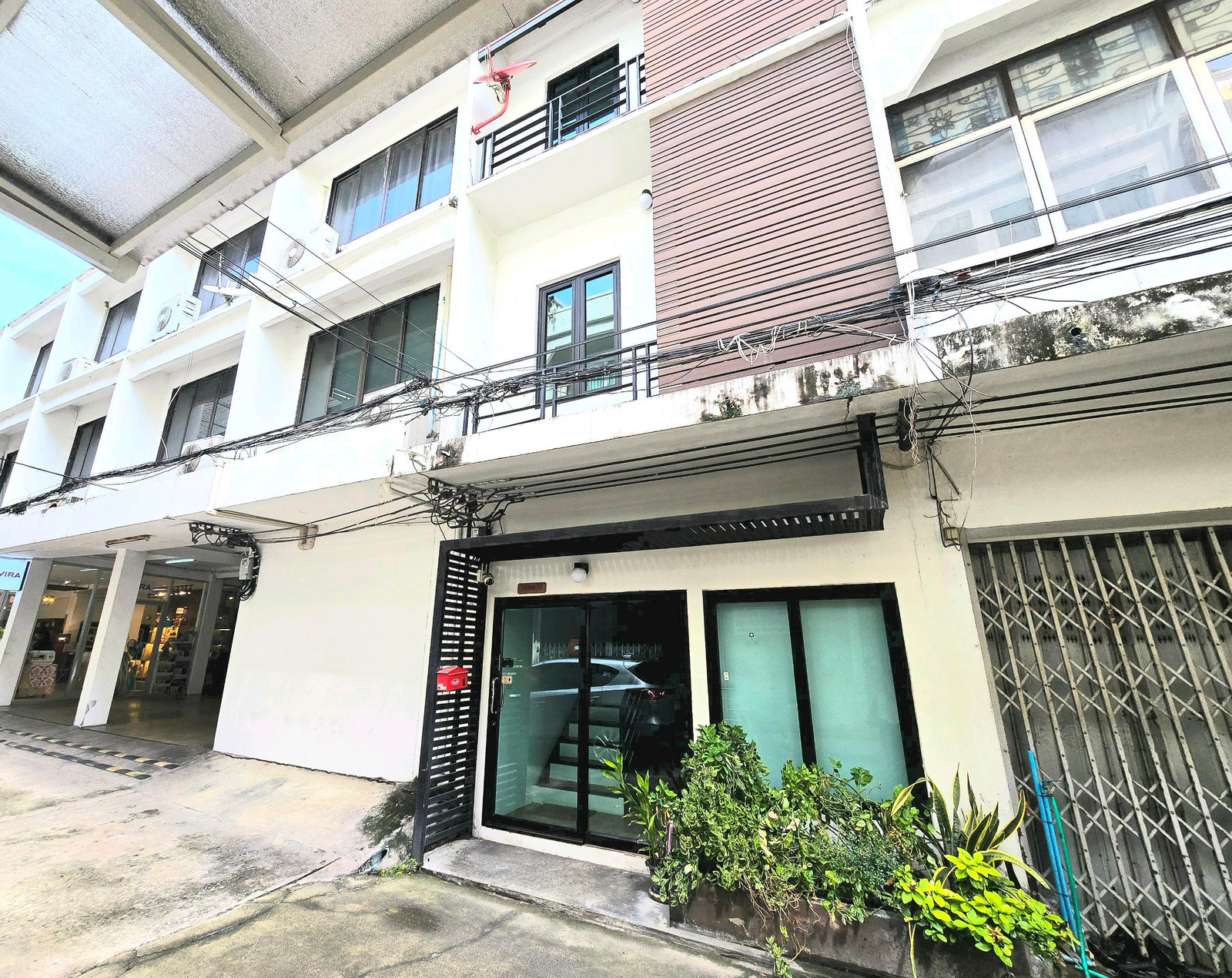 Urgent for sale/lease of business, townhouse building, Airbnb, always fully reserved, good location, next to BTS Ekkamai, next to Sukhumvit Hospital. Urgent for sale/lease of business, townhouse building, Airbnb, always fully reserved, good location, next to BTS Ekkamai, next to Sukhumvit Hospital.