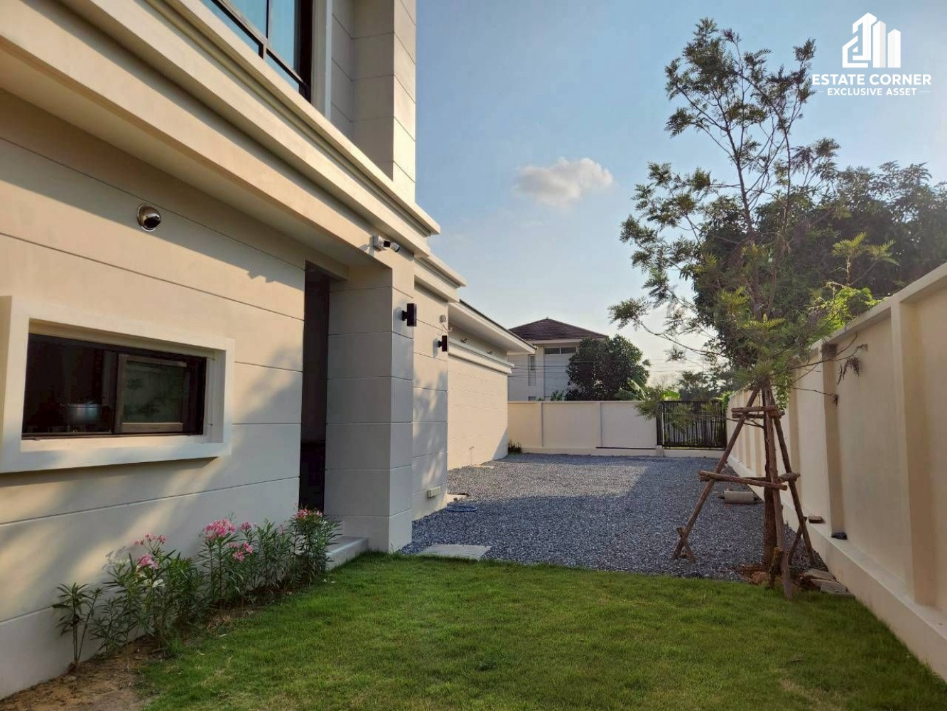 ขายคฤหาสน์หรู Villa55 Pathum Thani วิวสนามกอล์ฟใจกลางฟลอร่า วิลล์ กอล์ฟ แอนด์ คันทรี คลับ กรุงเทพฯ(ศรีสมาน)-ปทุมธานี(บางคูวัด) – รูปที่ 4