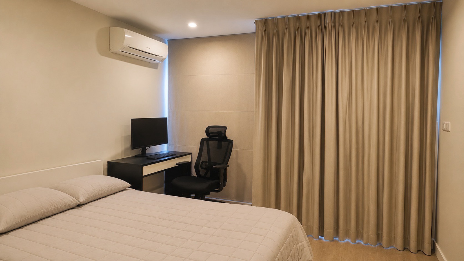 Super Worth It! Only 10K for 33.05 sq.m. with Pool View!! Condo for Rent at We Condo Ekamai-Ramindra, Near MRT Watcharaphon