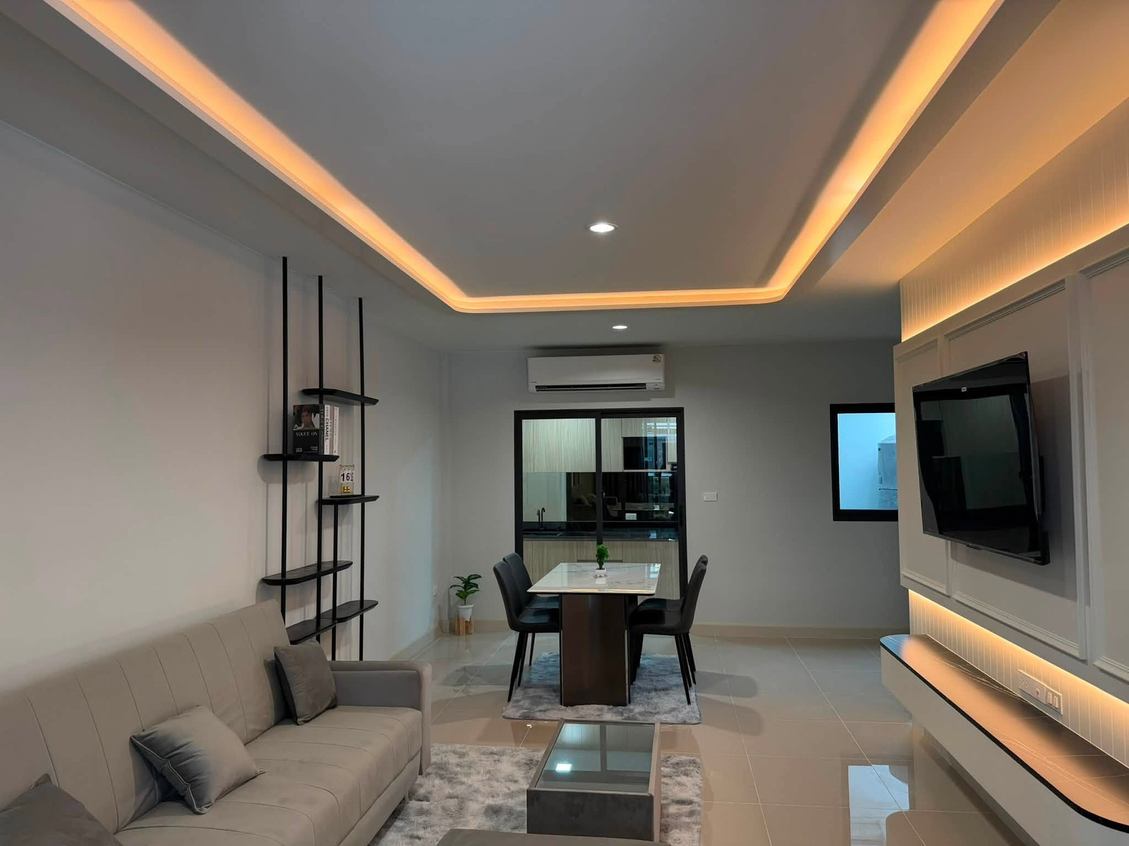 Pleno Sukhumvit–Bangna 4 3 bedrooms • 3 bathrooms 35 square wah 140 square meters Pleno Sukhumvit–Bangna 4 3 bedrooms • 3 bathrooms 35 square wah 140 square meters