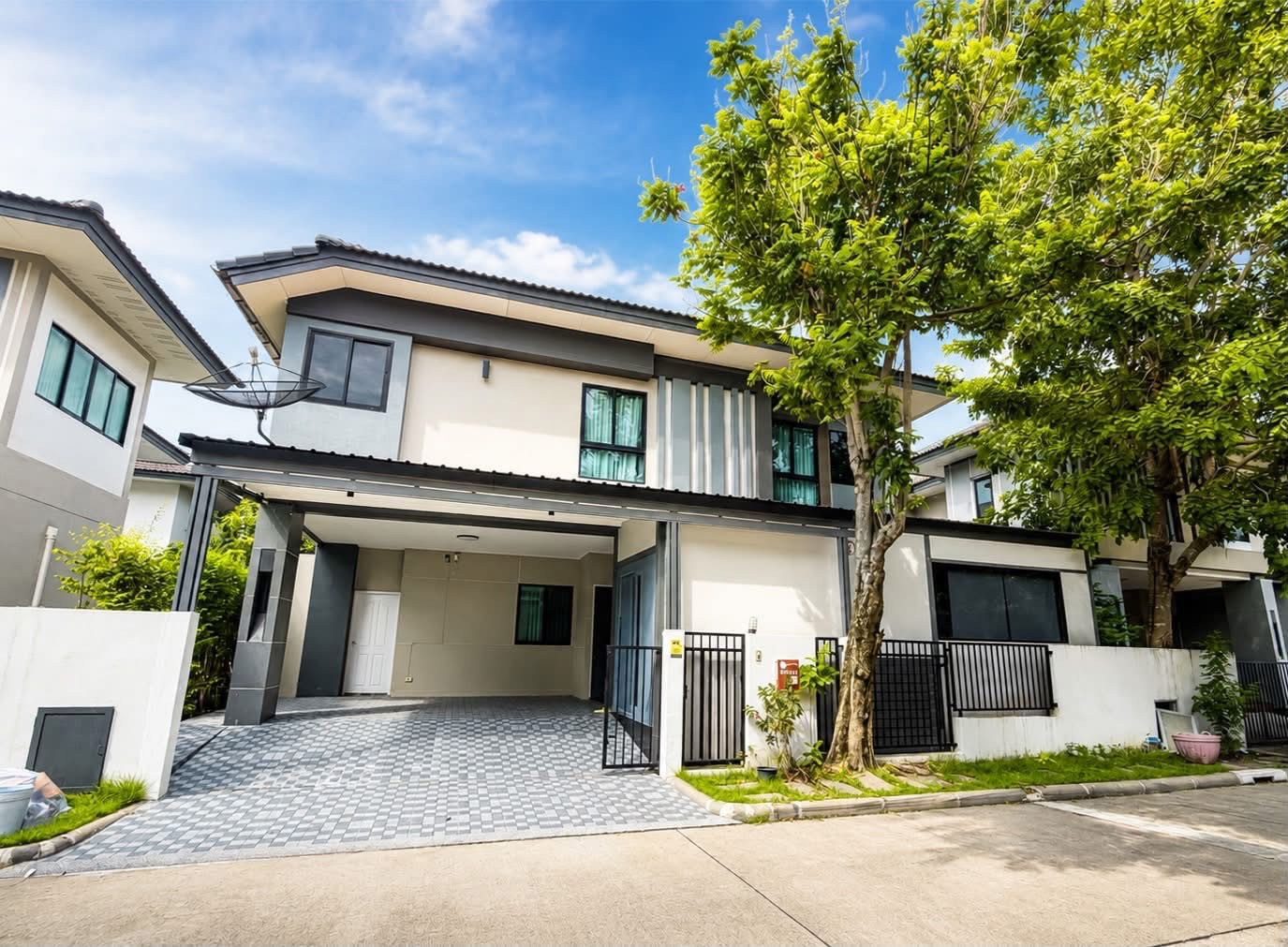Single house for rent Serene Village Thakham-Rama 2, near Central Rama 2 and Big C Pracha Uthit.