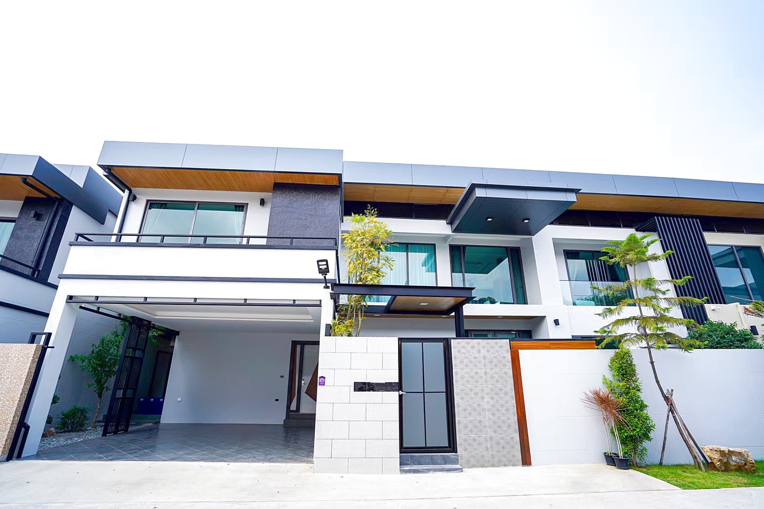 Luxury villa for rent in Pattaya, 6 bedrooms, ready to move in. Luxury villa for rent in Pattaya, 6 bedrooms, ready to move in.