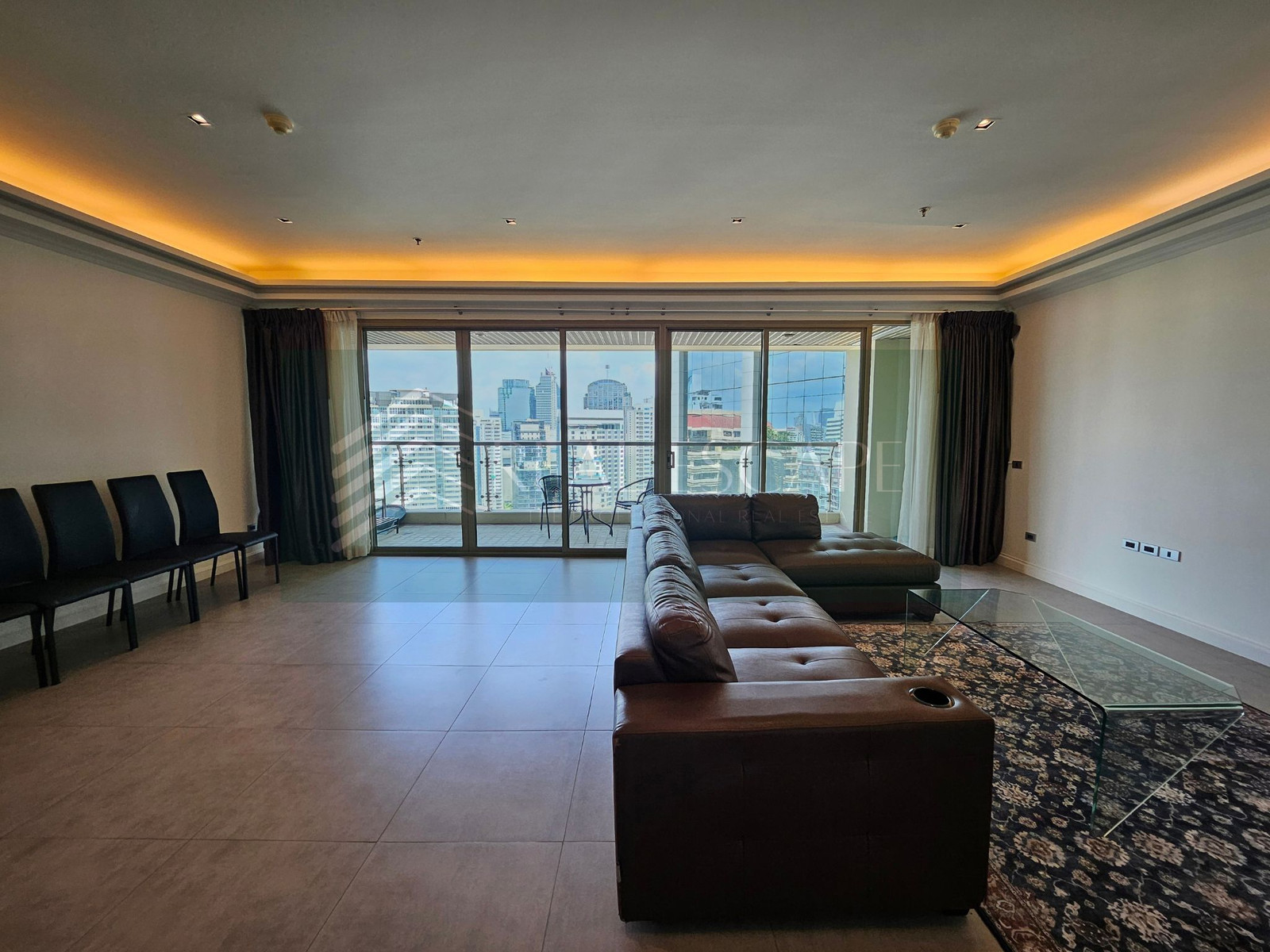  The Lakes Sukhumvit 16, 2 Beds & 2 Baths, 176 Sqm - Pet friendly
