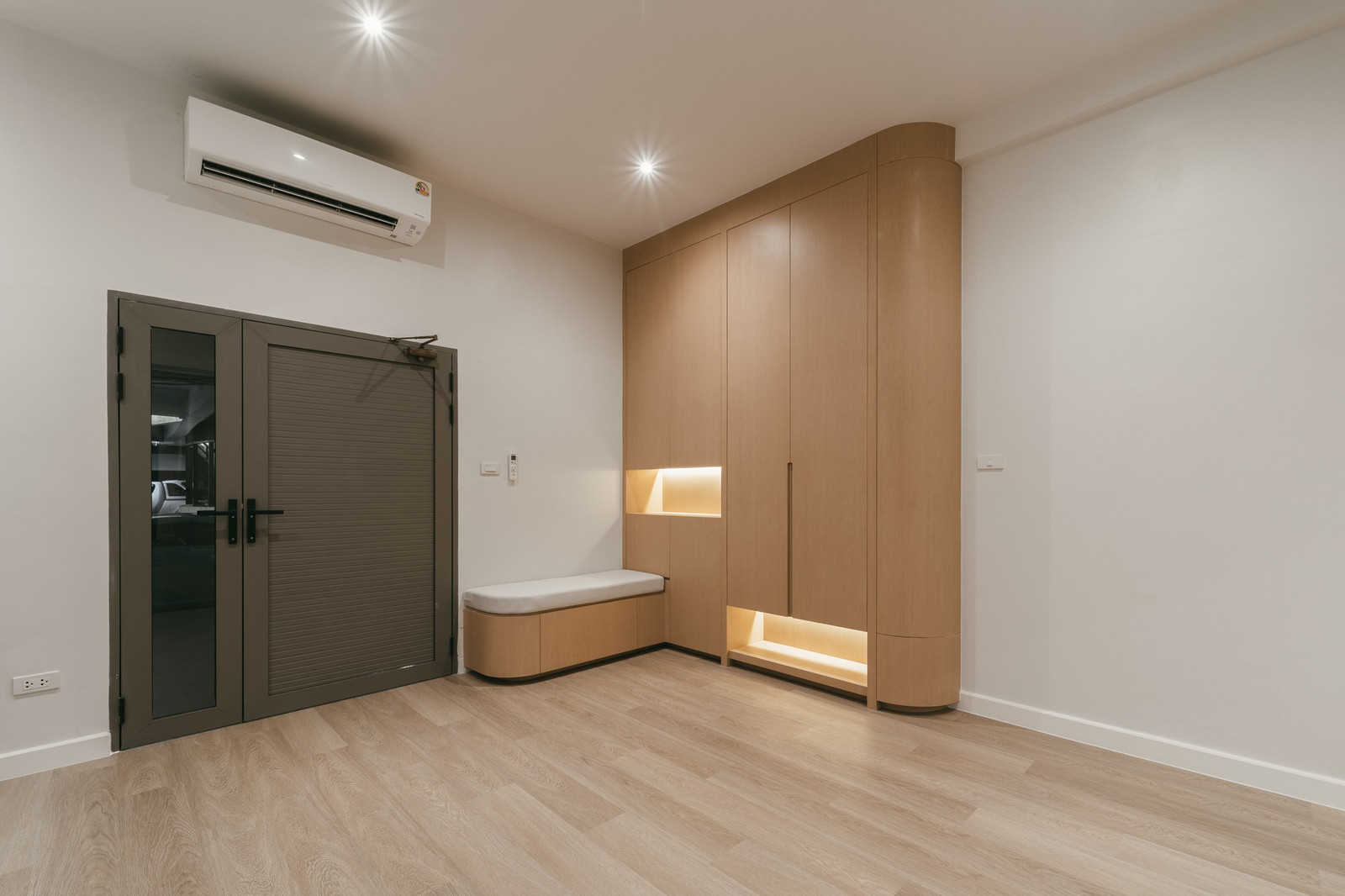 🟢 Townhome for rent, 4 floors, 350 sq m, 5 bedrooms, 6 bathrooms, with maids room. Thai kitchen + Western kitchen – รูปที่ 2