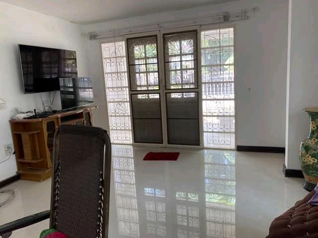 🏡 ให้เช่าบ้านเดี่ยว หมู่บ้านชลดา บางบัวทอง ✨ พร้อมอยู่ทันที สภาพดีเยี่ยม 📐 ขนาดที่ดิน 100 ตร.ว. 🛏️ 5 ห้องนอน • 4 ห้องน้ำ ❄️ มีเครื่องปรับอากาศ ทุกห้อง เย็นสบายตลอดปี 💰 ราคาเช่า 30,000.- บาท/เดือน   📞 ติดต่อสอบถาม / นัดชมสถานที่จริง 📱 โทร: 099-265-85 – รูปที่ 4