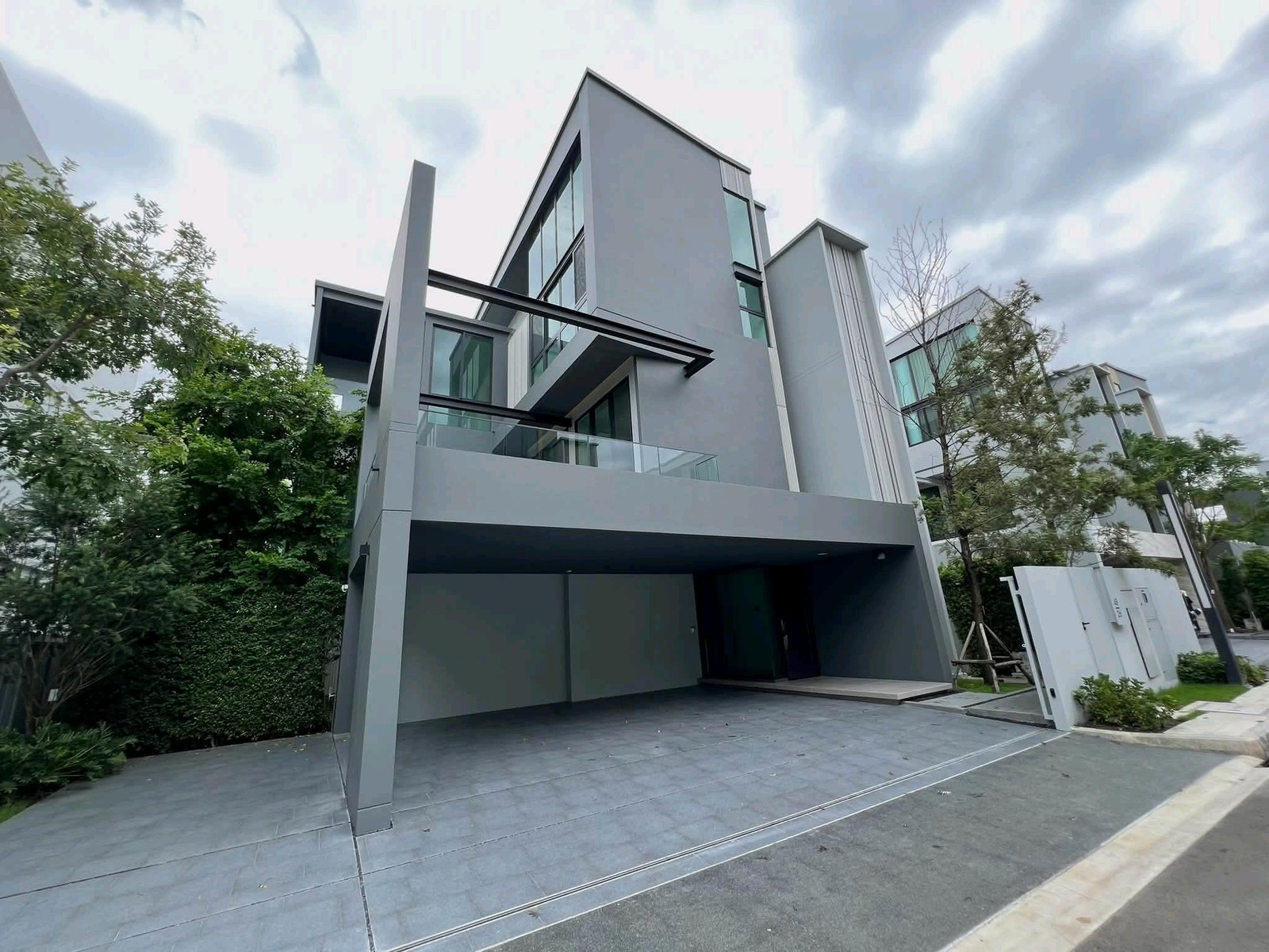 🏡 ให้เช่า 𝗩𝗜𝗩𝗘 𝗞𝗥𝗨𝗡𝗚𝗧𝗛𝗘𝗣 𝗞𝗥𝗘𝗘𝗧𝗛𝗔 | 𝟰 𝗕𝗘𝗗𝗥𝗢𝗢𝗠𝗦 | PRIVATE LIFT | 421 ตร.ม. | กรุงเทพกรีฑา
