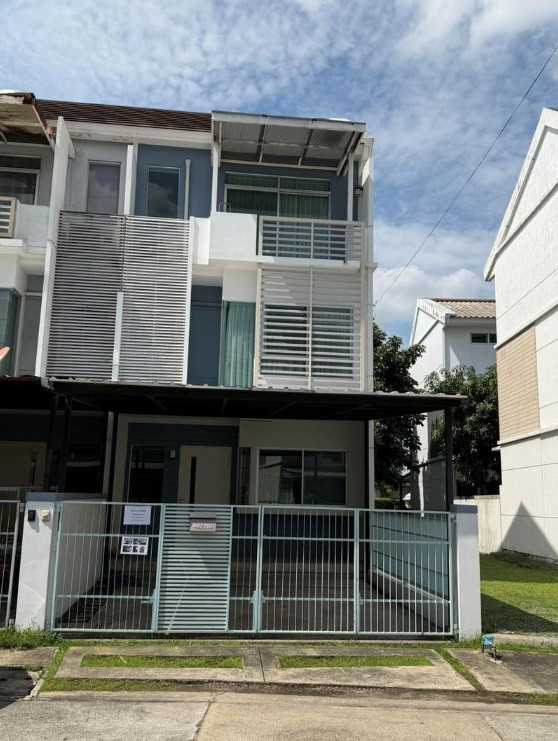 ให้เช่า ทาวน์โฮม 3 ชั้น 3 นอน 3 น้ำ โครงการ บ้านใหม่ พระราม 9 – ศรีนครินทร์ 31 ตรว หน้ากว้าง 5 เมตร 25000 บาท ให้เช่า ทาวน์โฮม 3 ชั้น 3 นอน 3 น้ำ โครงการ บ้านใหม่ พระราม 9 – ศรีนครินทร์ 31 ตรว หน้ากว้าง 5 เมตร 25000 บาท