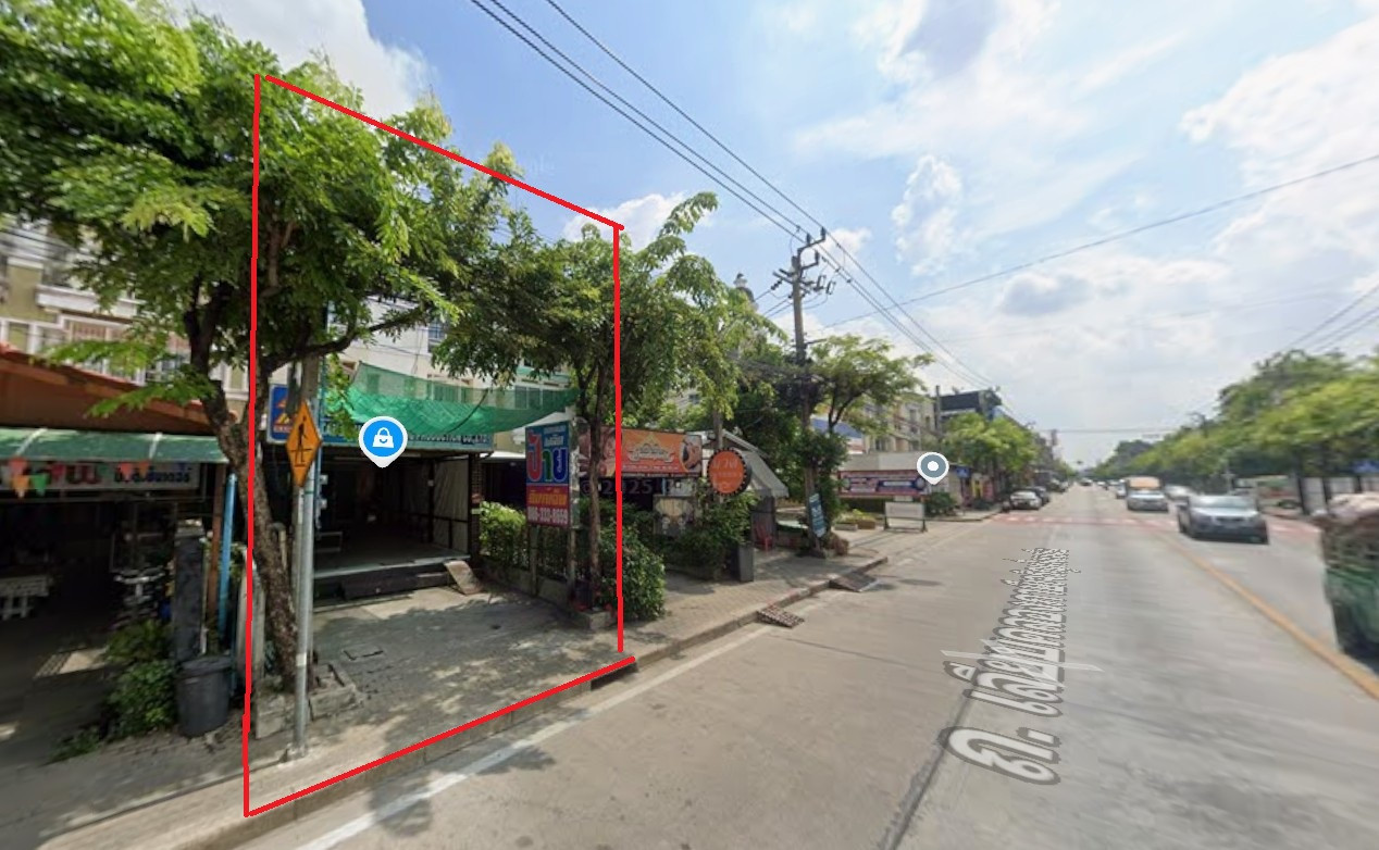 ให้เช่า ทาวน์โฮม 3.5 ชั้น  ติดหน้าถนนใหญ่ เลียบคลองภาษีเจริญฝั่งเหนือ หมู่บ้านปริญลักษณ์เพชรเกษม69 แบบ 3 นอน 4 น้ำ 