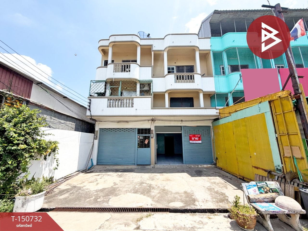 Commercial building for sale, 2.5 floors, area 19.1 sq m, Self-Help Settlement, Lopburi.
