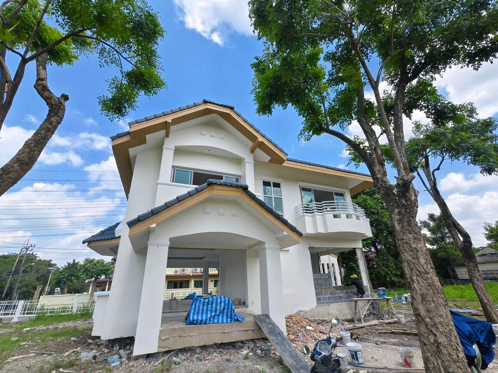 Renovated detached house for sale, 146 sq m, Flora Ville Suwinthawong 38, corner plot, back side next to canal, 5 bedrooms, 3 bathrooms, very wide area next to the house. Renovated detached house for sale, 146 sq m, Flora Ville Suwinthawong 38, corner plot, back side next to canal, 5 bedrooms, 3 bathrooms, very wide area next to the house.