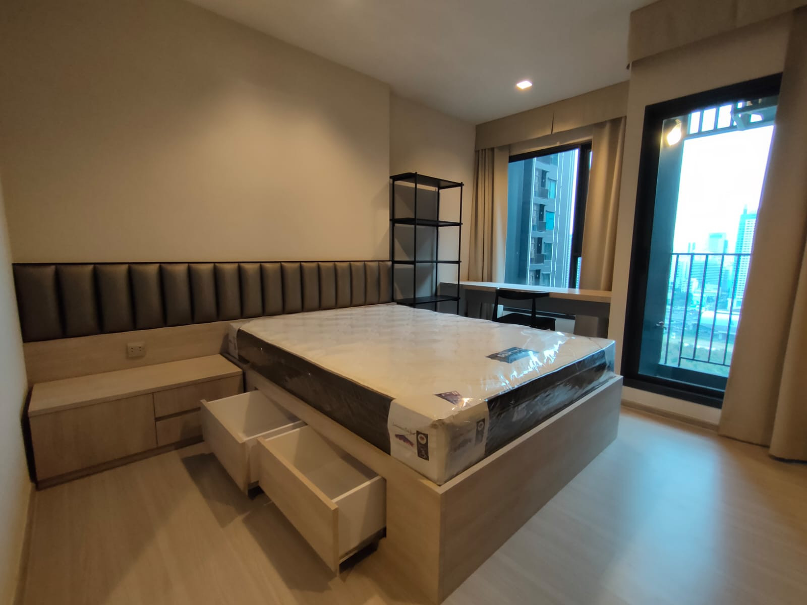 ✨ Beautiful room on a high floor! LIFE Asoke Rama 9 | Studio | 16,000 baht/month, ready to move in!