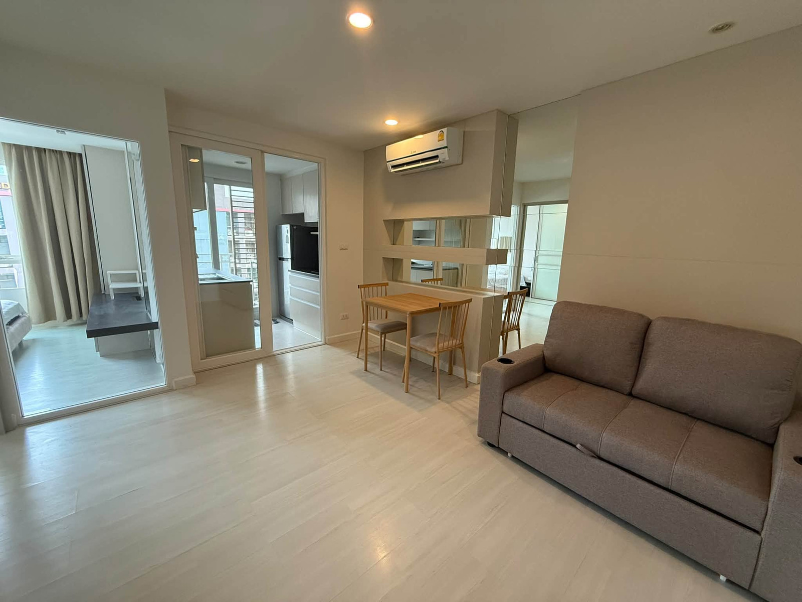 The Bangkok Sathorn-Taksin 1 bedroom, large room 42 sq m., ready for rent.