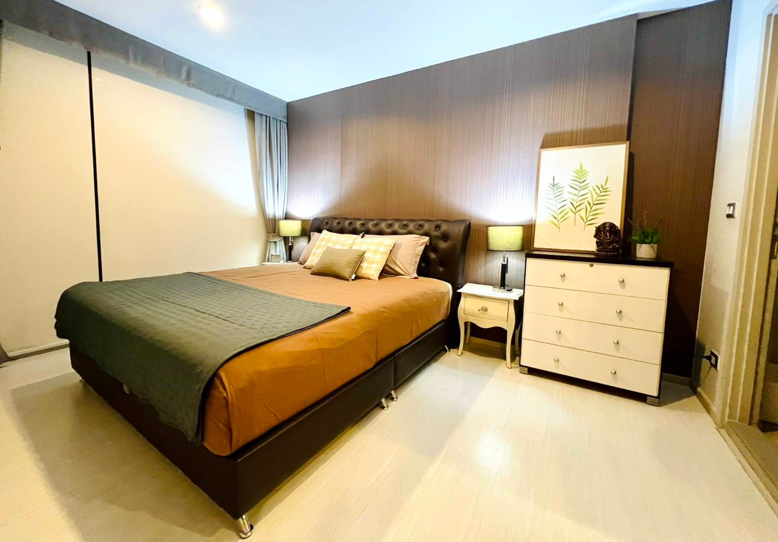ให้เช่า คอนโด ริทึ่ม สุขุมวิท 42 (Rhythm Sukhumvit 42) ใกล้รถไฟฟ้า BTS เอกมัย ชั้น 12 (ห้องมุม) พื้นที่ 48 Sqm. แบบห้อง 1BD (1 นอน 1 น้ำ) เฟอร์นิเจอร์ เครื่องใช้ไฟฟ้าครบ พร้อมอยู่ ค่าเช่า 35,000 บาท/เดือน ให้เช่า คอนโด ริทึ่ม สุขุมวิท 42 (Rhythm Sukhumvit 42) ใกล้รถไฟฟ้า BTS เอกมัย ชั้น 12 (ห้องมุม) พื้นที่ 48 Sqm. แบบห้อง 1BD (1 นอน 1 น้ำ) เฟอร์นิเจอร์ เครื่องใช้ไฟฟ้าครบ พร้อมอยู่ ค่าเช่า 35,000 บาท/เดือน