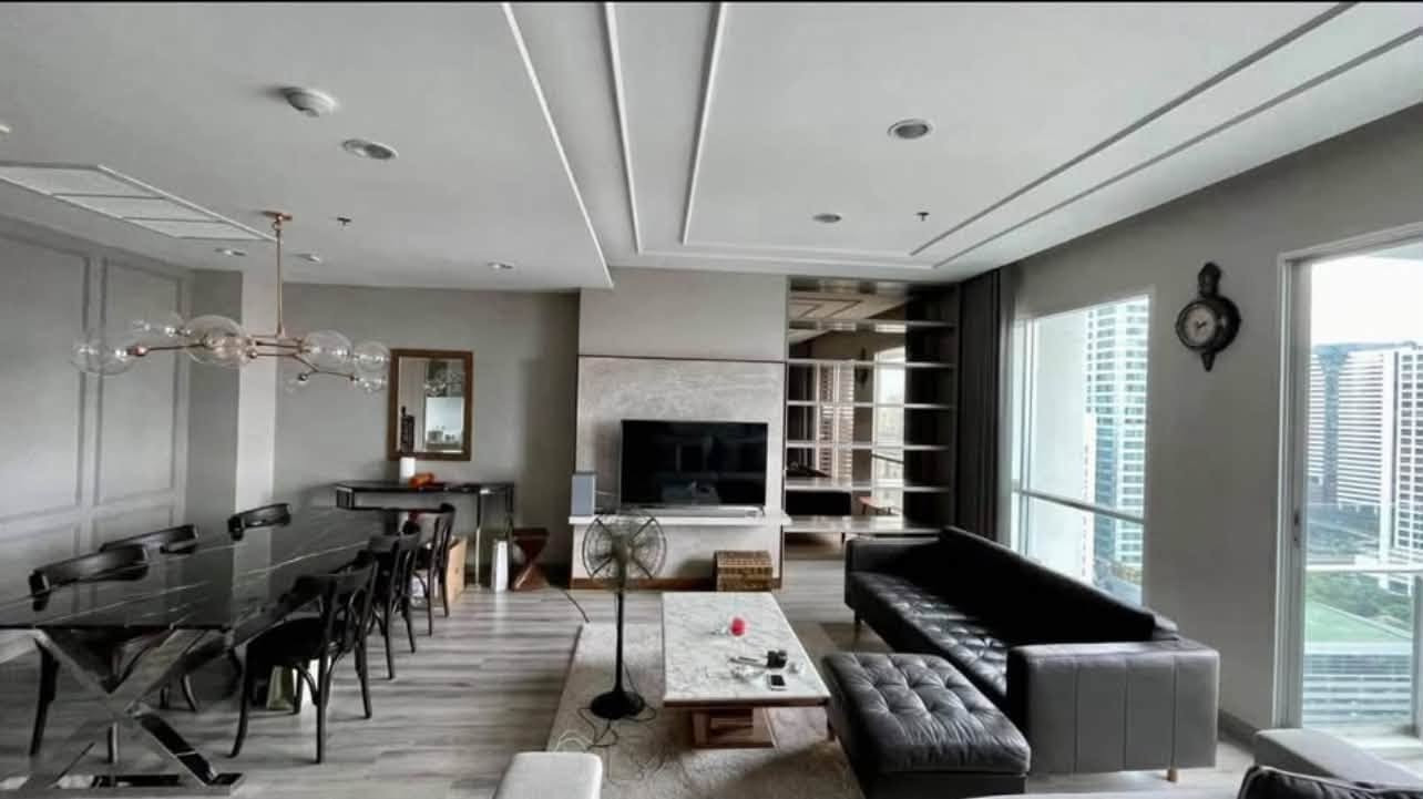 𝗖𝗘𝗡𝗧𝗥𝗜𝗖 𝗦𝗧. 𝗟𝗢𝗨𝗜𝗦 𝗦𝗔𝗧𝗛𝗢𝗥𝗡 | 𝟯 𝗕𝗘𝗗𝗥𝗢𝗢𝗠𝗦 | 140 sq m. | 25th floor, top floor | BTS Sueksa Witthaya 300 m.