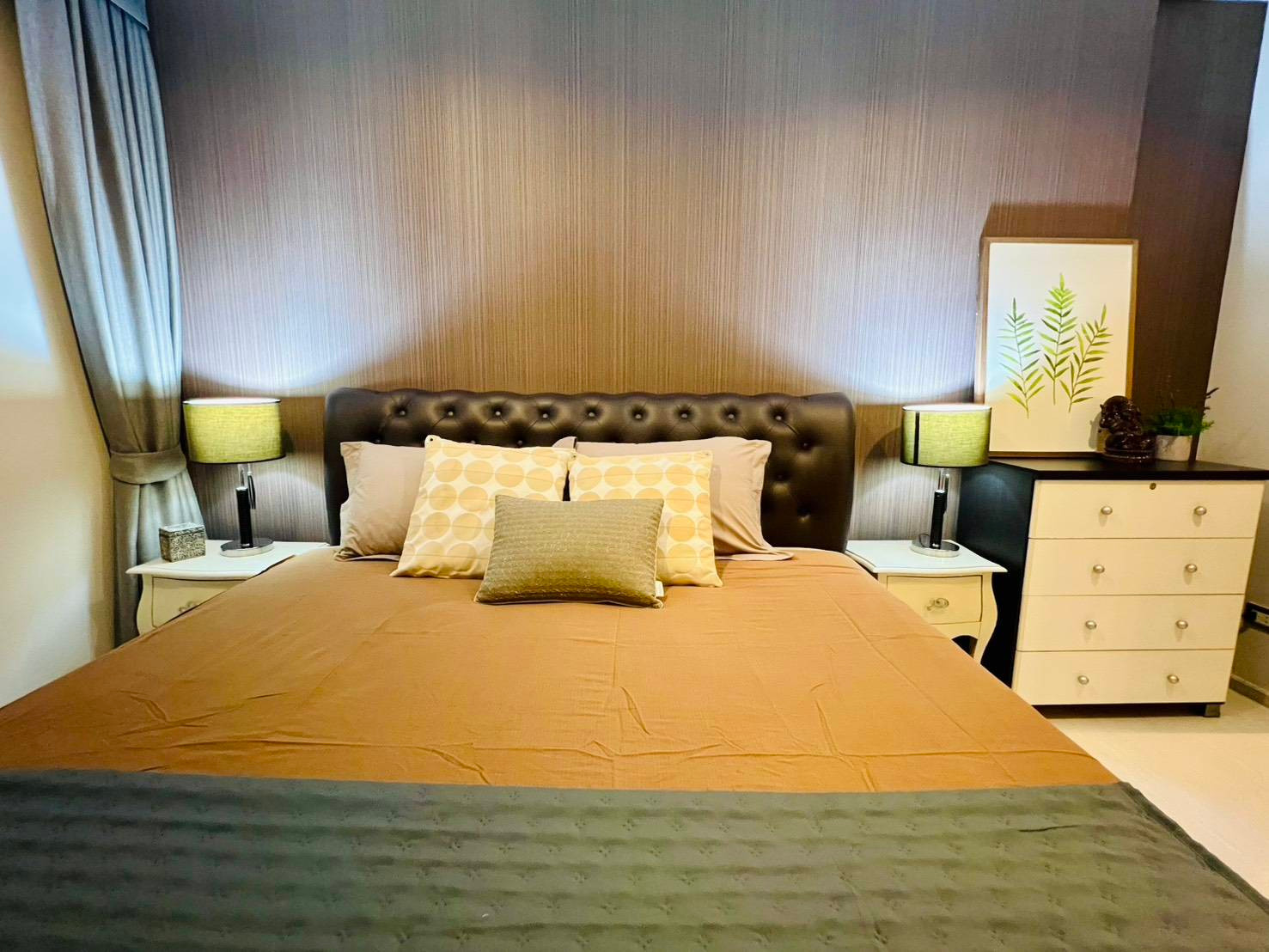 ให้เช่า คอนโด ริทึ่ม สุขุมวิท 42 (Rhythm Sukhumvit 42) ใกล้รถไฟฟ้า BTS เอกมัย  ชั้น 12 (ห้องมุม) พื้นที่ 48 Sqm. แบบห้อง 1BD (1 นอน 1 น้ำ)  เฟอร์นิเจอร์ เครื่องใช้ไฟฟ้าครบ พร้อมอยู่ ค่าเช่า 35,000 บาท/เดือน   – รูปที่ 2