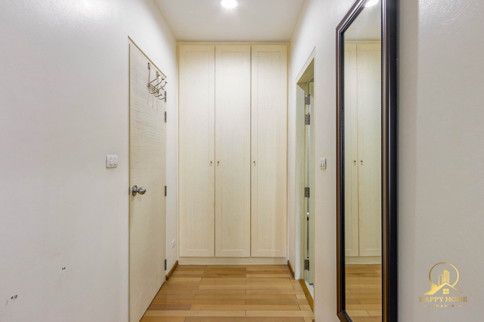 ห้องมุมชั้นล่าง เดินลงสระได้จากระเบียง บ้านนับคลื่น เขาเต่า – รูปที่ 3