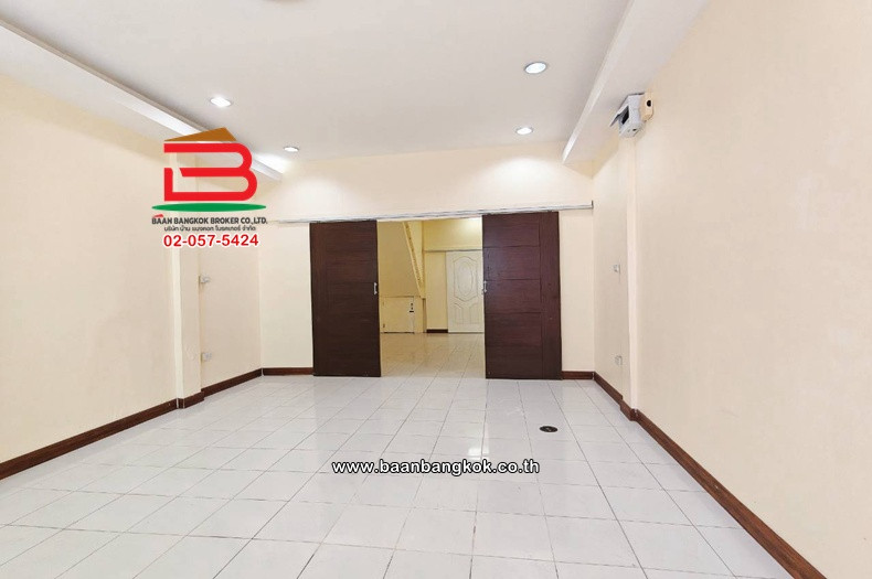 ทาวน์เฮาส์ 2 ชั้น เนื้อที่ 16 ตร.ว. ซอยลาดพร้าว 87 แยก 3 (จันทราสุข), ใกล้ BTS ลาดพร้าว 83 ถนนลาดพร้าว แขวงคลองเจ้าคุณสิงห์ เขตวังทองหลาง – รูปที่ 4