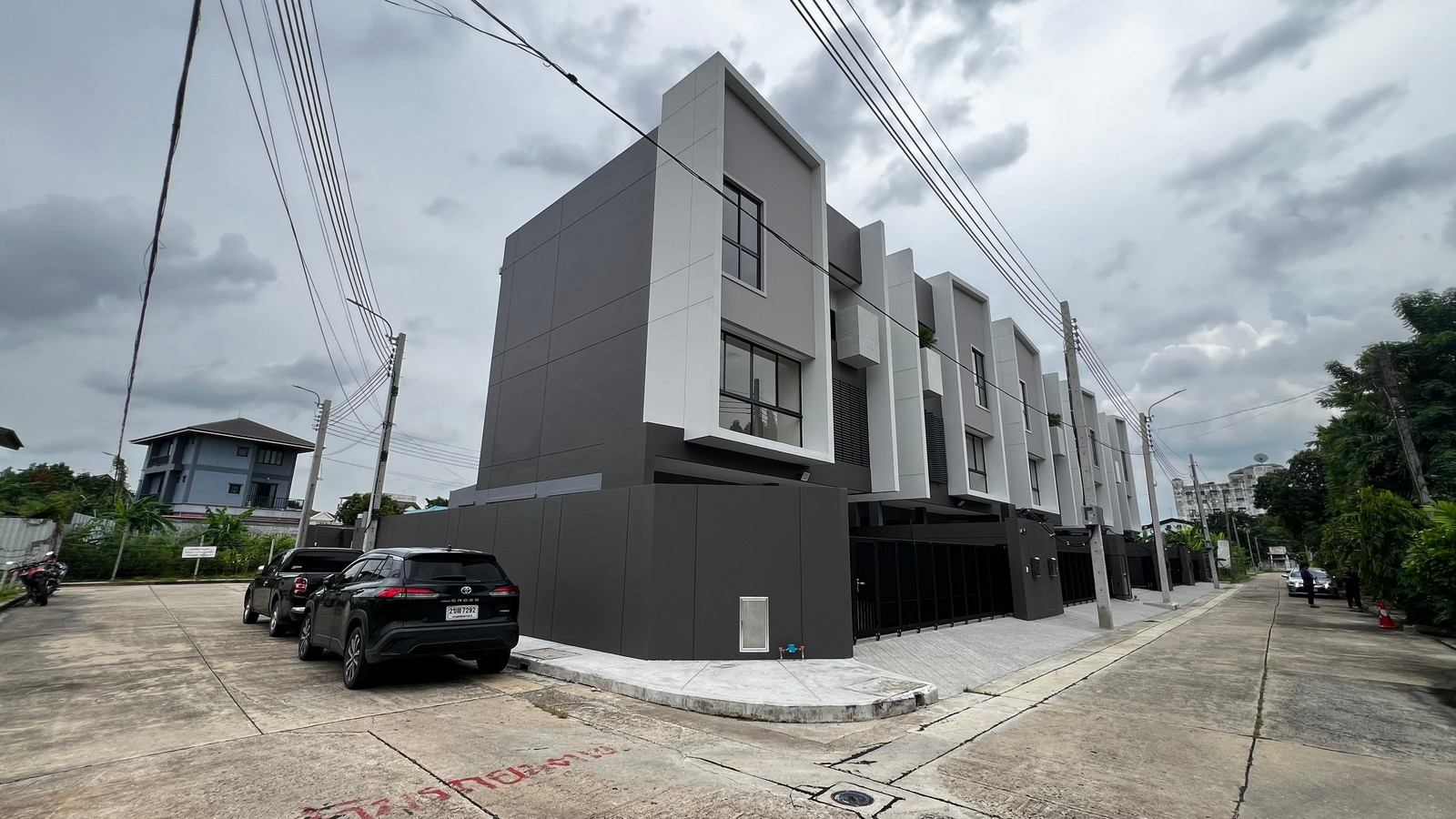 ขายบ้านใหม่ 💎บ้านเดี่ยว 3 ชั้น สไตล์โมเดิร์น ใกล้บีทีเอส สถานีลาดพร้าว101