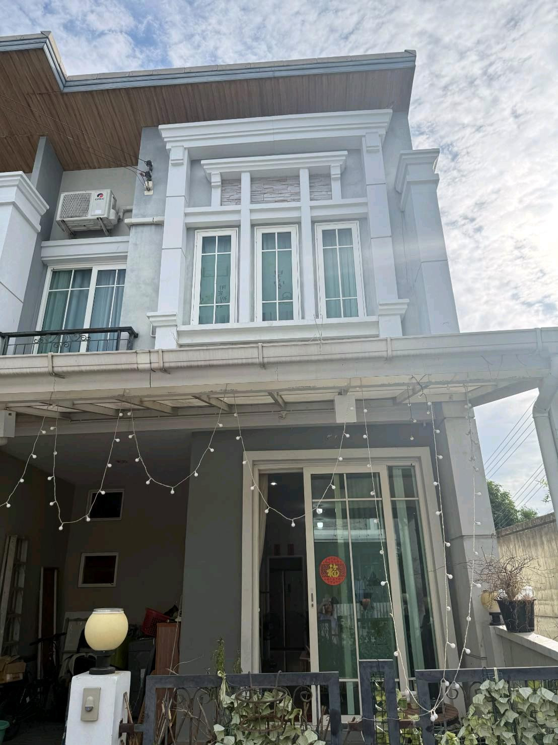 Golden Town Sathorn-Kanlapaphruek, near BTS Wutthakat 1.6 km., good price, wow location, come quickly. Golden Town Sathorn-Kanlapaphruek, near BTS Wutthakat 1.6 km., good price, wow location, come quickly.