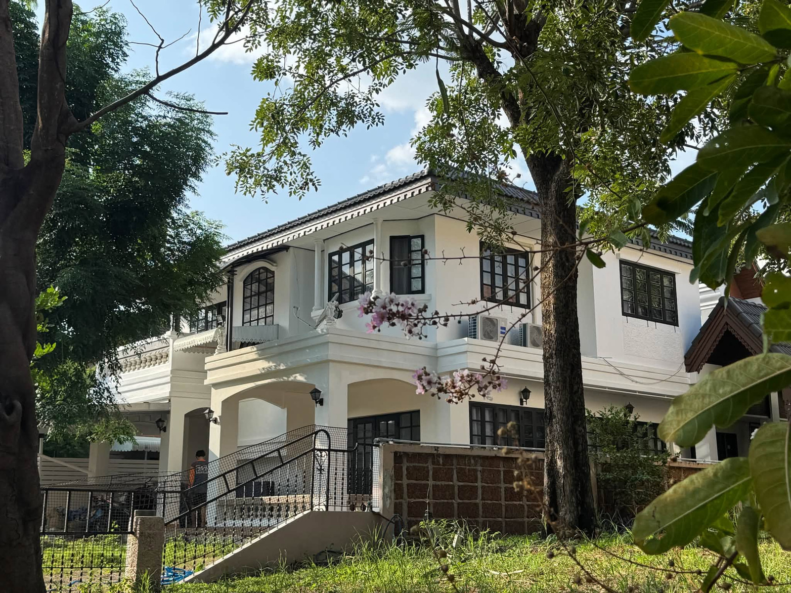 🏡 ให้เช่า 𝗟𝗔𝗗𝗔𝗪𝗔𝗡 𝗦𝗥𝗜𝗗𝗔𝗡 | 𝟰 𝗕𝗘𝗗𝗥𝗢𝗢𝗠𝗦 + ห้องอเนกประสงค์ | ที่ดิน 119 ตร.ว. | จอดรถ 3 คัน
