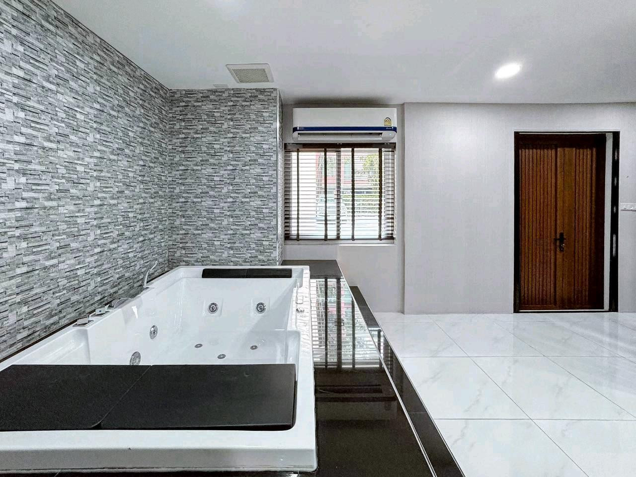 For urgent rent, Condo The Kris 3, Soi Ratchada 17. – รูปที่ 4