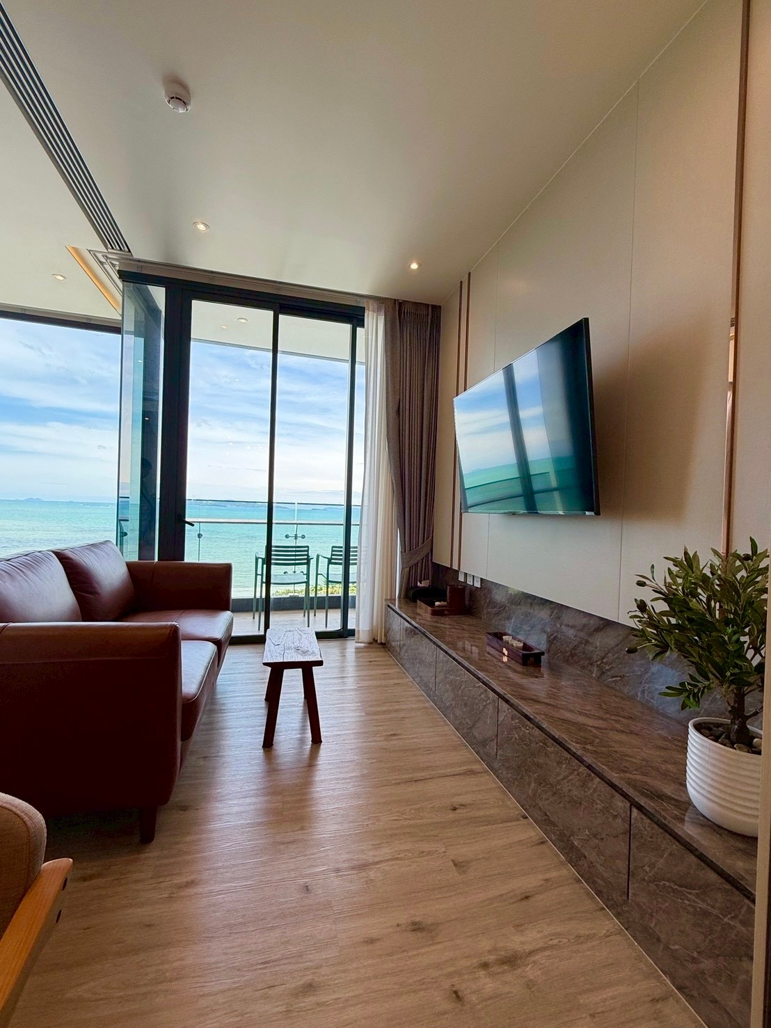 Luxury Sea View Condo for Rent, Arom Wongamat. Luxury Sea View Condo for Rent, Arom Wongamat.