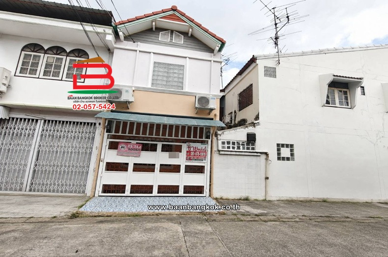 ทาวน์เฮาส์ 2 ชั้น เนื้อที่ 16 ตร.ว. ซอยลาดพร้าว 87 แยก 3 (จันทราสุข), ใกล้ BTS ลาดพร้าว 83 ถนนลาดพร้าว แขวงคลองเจ้าคุณสิงห์ เขตวังทองหลาง