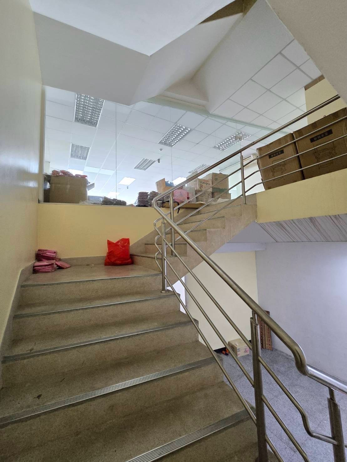 🟢 Commercial building for rent, 2 floors, width 2 units (former Kasikorn Bank branch), usable area 234 sq m, newly renovated, outstanding storefront. (Location: Ratchawong Road, near Songwat, Sampeng & Yaowarat) – รูปที่ 4