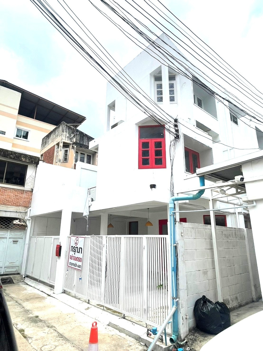 3-Storey Townhouse for Rent on Thonglor rd. Sukhumvit 55 allow commercial used – Only 1km from BTS Thonglor 