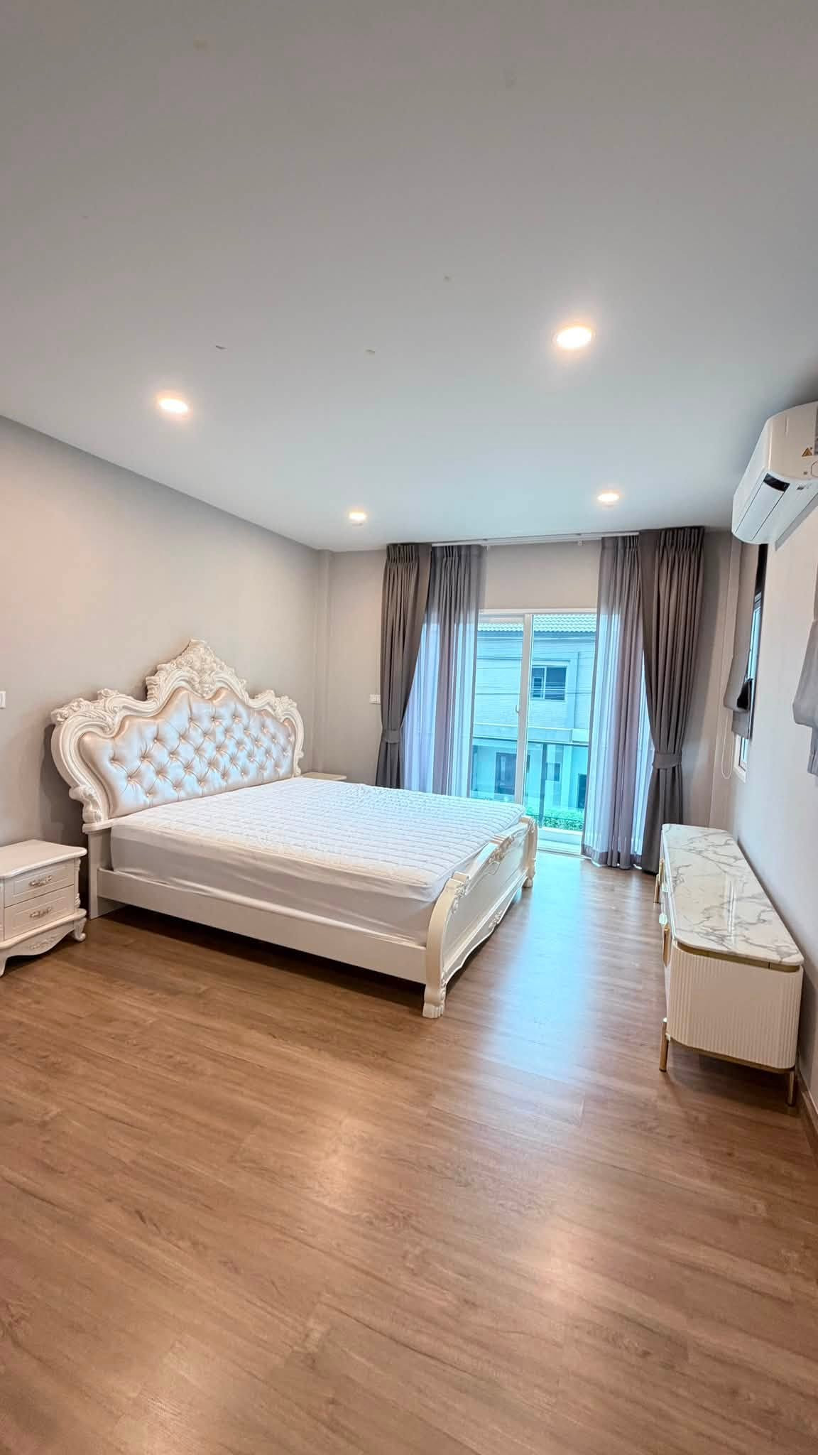 🏡 For rent 𝗖𝗘𝗡𝗧𝗥𝗢 𝗣𝗛𝗔𝗛𝗢𝗟 – 𝗩𝗜𝗕𝗛𝗔𝗩𝗔𝗗𝗜 𝟮 | 𝟯 𝗕𝗘𝗗𝗥𝗢𝗢𝗠𝗦 + multi-purpose room | 225 sq m. | Land 60.8 sq m | near Future Park Rangsit 🏡 For rent 𝗖𝗘𝗡𝗧𝗥𝗢 𝗣𝗛𝗔𝗛𝗢𝗟 – 𝗩𝗜𝗕𝗛𝗔𝗩𝗔𝗗𝗜 𝟮 | 𝟯 𝗕𝗘𝗗𝗥𝗢𝗢𝗠𝗦 + multi-purpose room | 225 sq m. | Land 60.8 sq m | near Future Park Rangsit