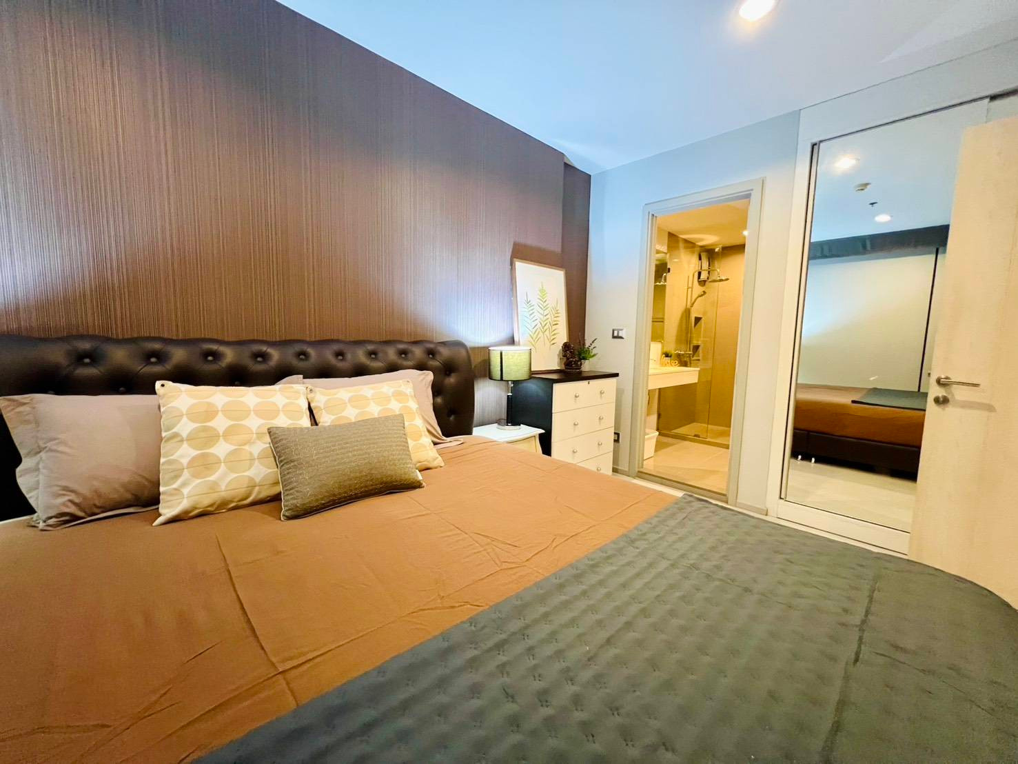 ให้เช่า คอนโด ริทึ่ม สุขุมวิท 42 (Rhythm Sukhumvit 42) ใกล้รถไฟฟ้า BTS เอกมัย  ชั้น 12 (ห้องมุม) พื้นที่ 48 Sqm. แบบห้อง 1BD (1 นอน 1 น้ำ)  เฟอร์นิเจอร์ เครื่องใช้ไฟฟ้าครบ พร้อมอยู่ ค่าเช่า 35,000 บาท/เดือน   – รูปที่ 3