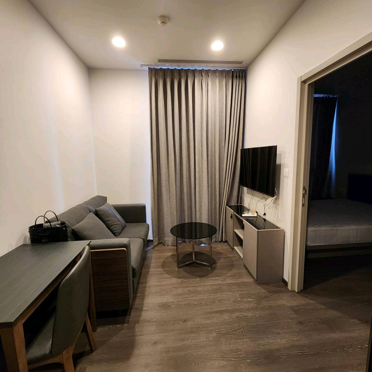 For rent OKA HAUS sukhumvit 36 ​​1bedroom 28 sqm rent fee 20,000 per month rainy 0818895470 whatapp