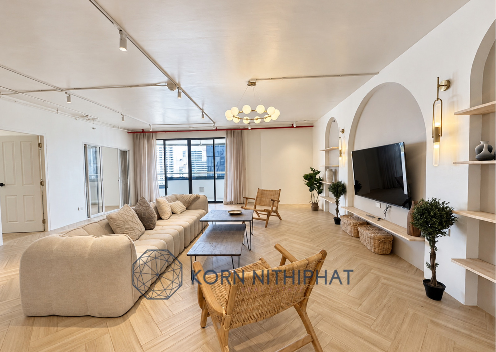 Cat Friendly Condo for Renting in Asoke - Sukhumvit Bangkok, near BTS - MRT Station 