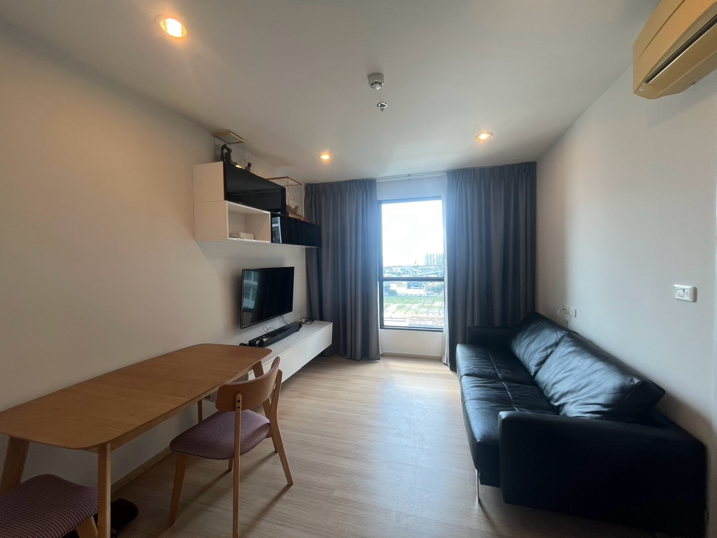 For Sale: The Base Chaeng Watthana, 48.57 sq.m., 2 Bedroom, 1 Bathroom, near Pink Line Chaeng Watthana 14 Station. For Sale: The Base Chaeng Watthana, 48.57 sq.m., 2 Bedroom, 1 Bathroom, near Pink Line Chaeng Watthana 14 Station.