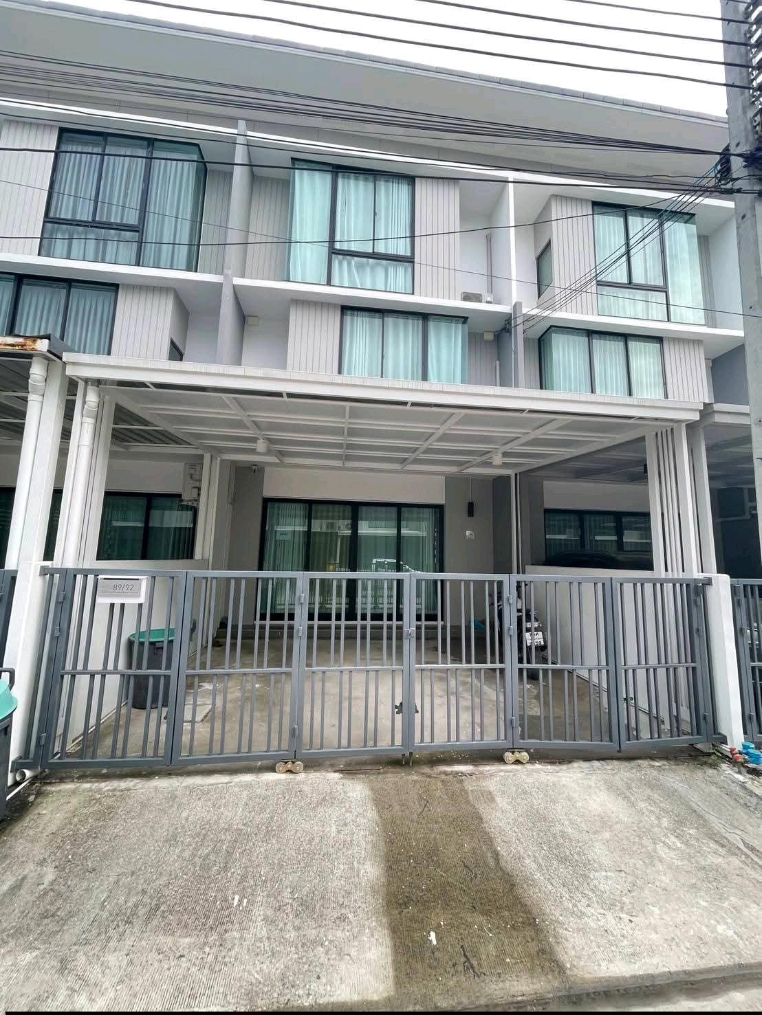 ✨ บ้านหลังใหญ่ ฟังก์ชันครบ 3 ห้องนอน 3 ห้องน้ำ พร้อมเฟอร์นิเจอร์ เหมาะสำหรับครอบครัว อยู่สบาย เดินทางสะดวก ใกล้ Mega Bangna ✨ บ้านหลังใหญ่ ฟังก์ชันครบ 3 ห้องนอน 3 ห้องน้ำ พร้อมเฟอร์นิเจอร์ เหมาะสำหรับครอบครัว อยู่สบาย เดินทางสะดวก ใกล้ Mega Bangna
