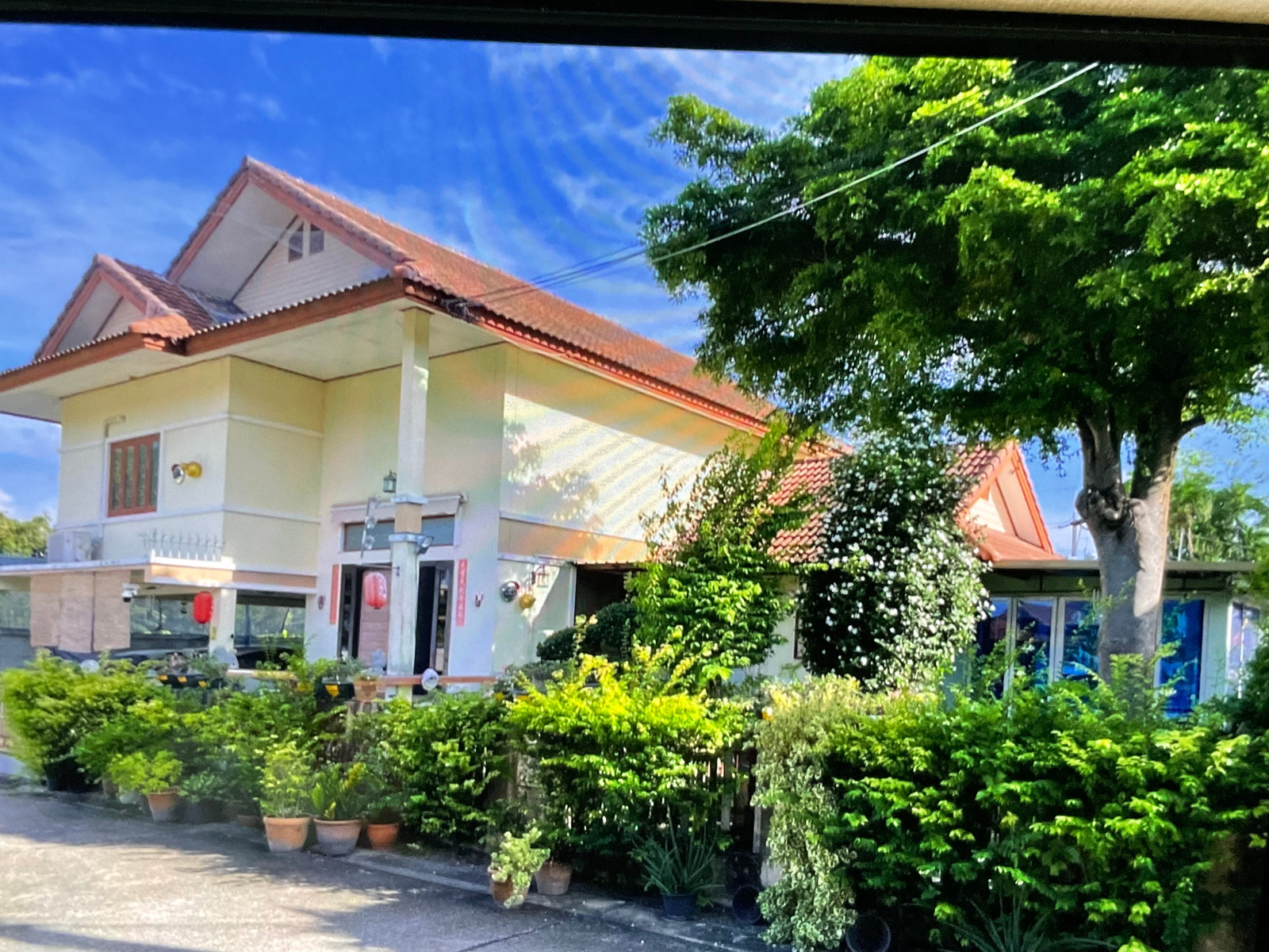 ขายบ้านสวย ร่มรื่น ลมเย็นสบาย กว้างใหญ่กว่า100ตร.วา  ใจกลางเมืองระยอง ใกล้ทะเล  ใกล้สิ่งอำนวยความสะดวก  ใกล้โรงเรียนนานาชาติSISB เหมือนบ้านตากอากาศใจกลางเมือง เดินทางสะดวกมาก – รูปที่ 2